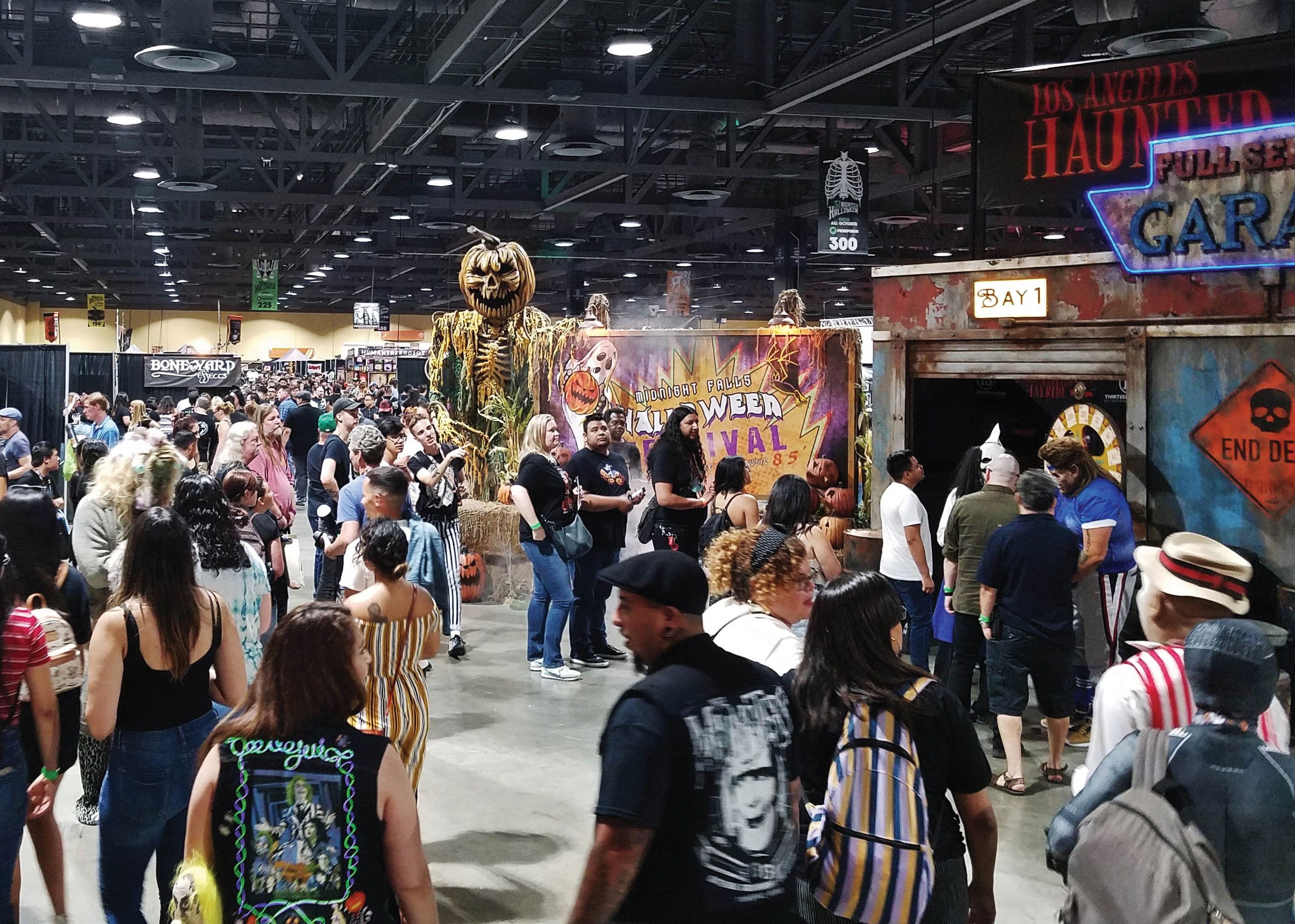 Midsummer Scream draws enthusiastic howls, record crowds « Amusement Today