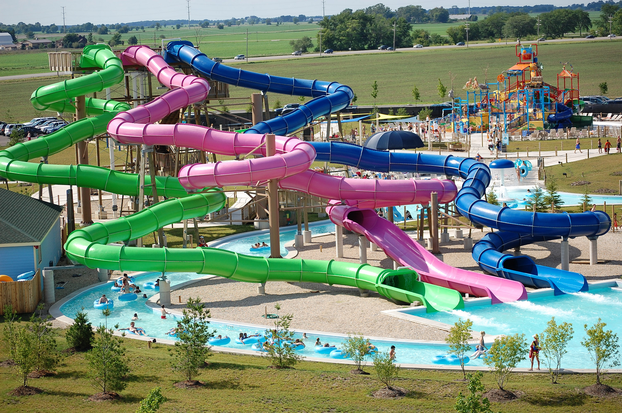 Illinois Largest Waterpark Raging Waves Opens For The Summer On