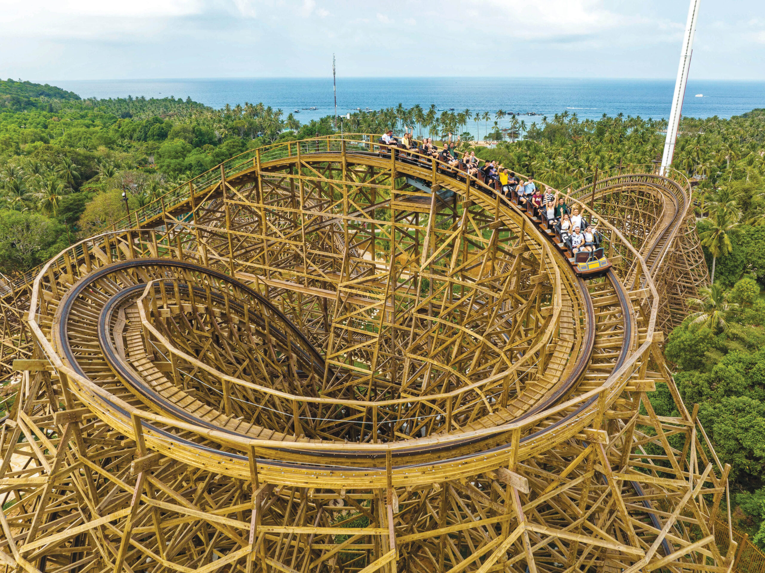 biggest wooden roller coaster in the world