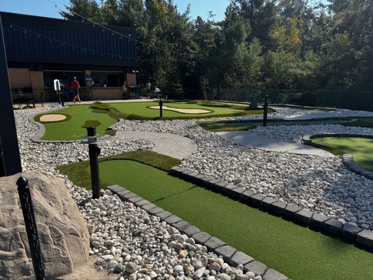 AGS-1331 Northern Lights Recreation mini golf holes