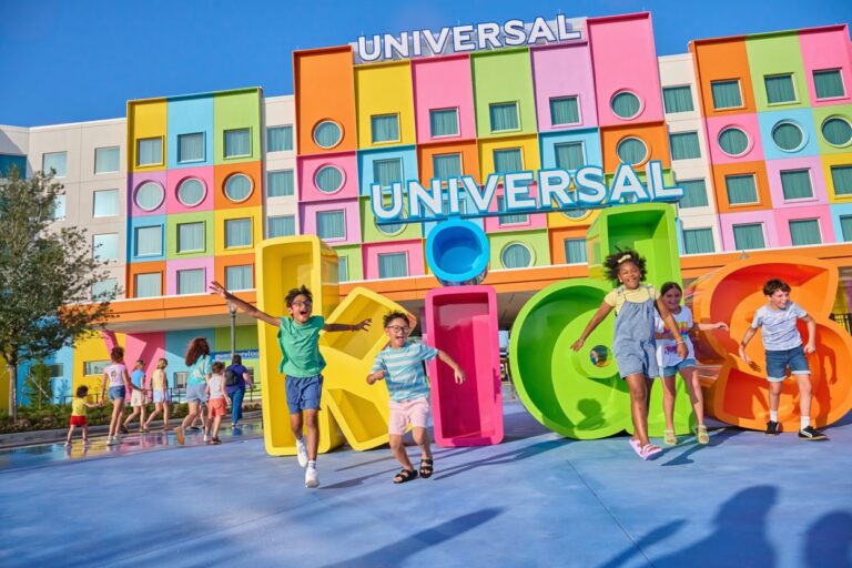 1_universal-kids-resort-marquee